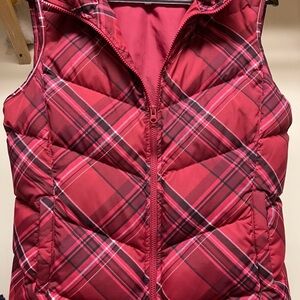 Talbots Red Plaid Puffer Vest NWOT Women’s M down and waterfowl feather fill